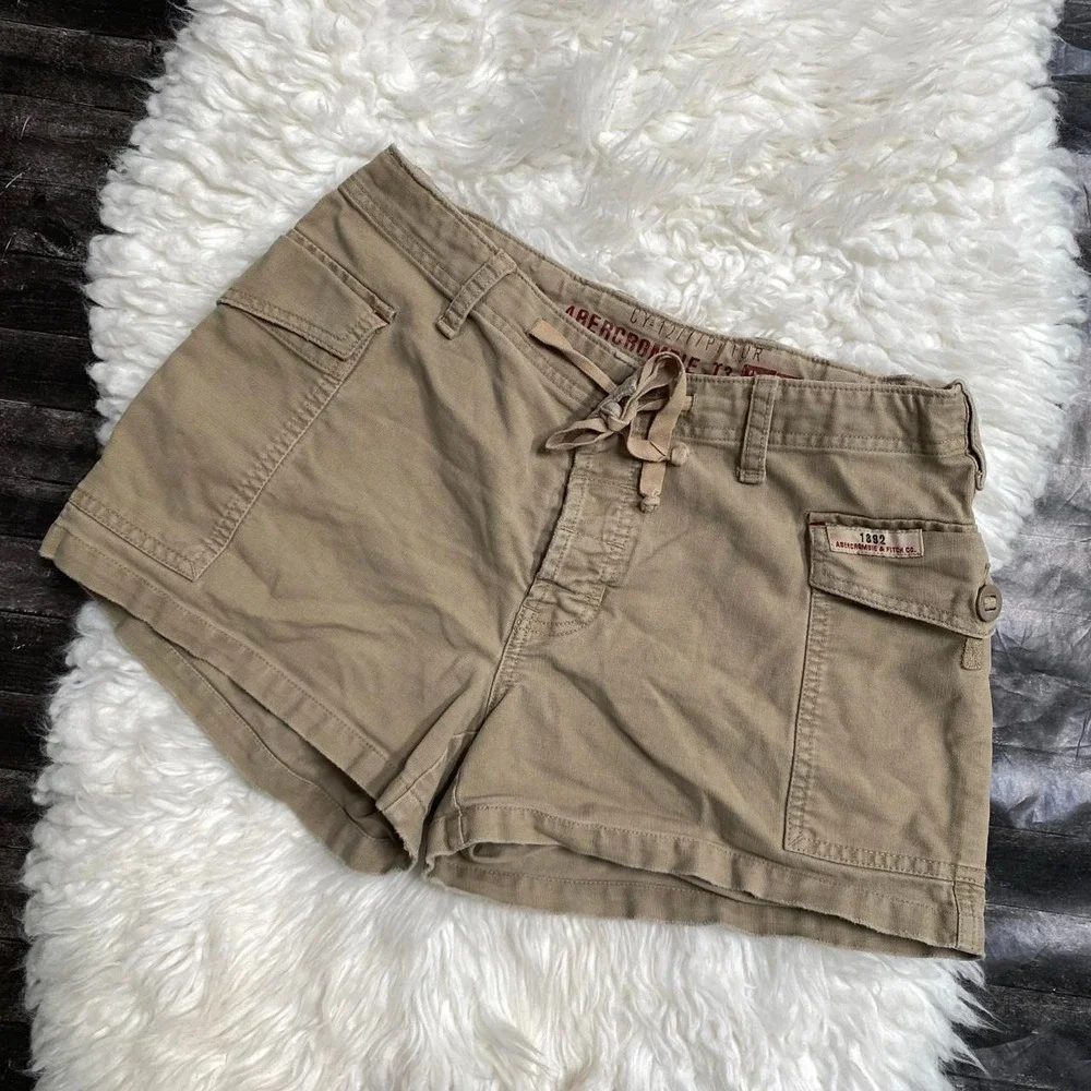 ABERCROMBIE & FITCH KHAKI TAN CARGO LOW RISE SHORTS 100% COTTON
